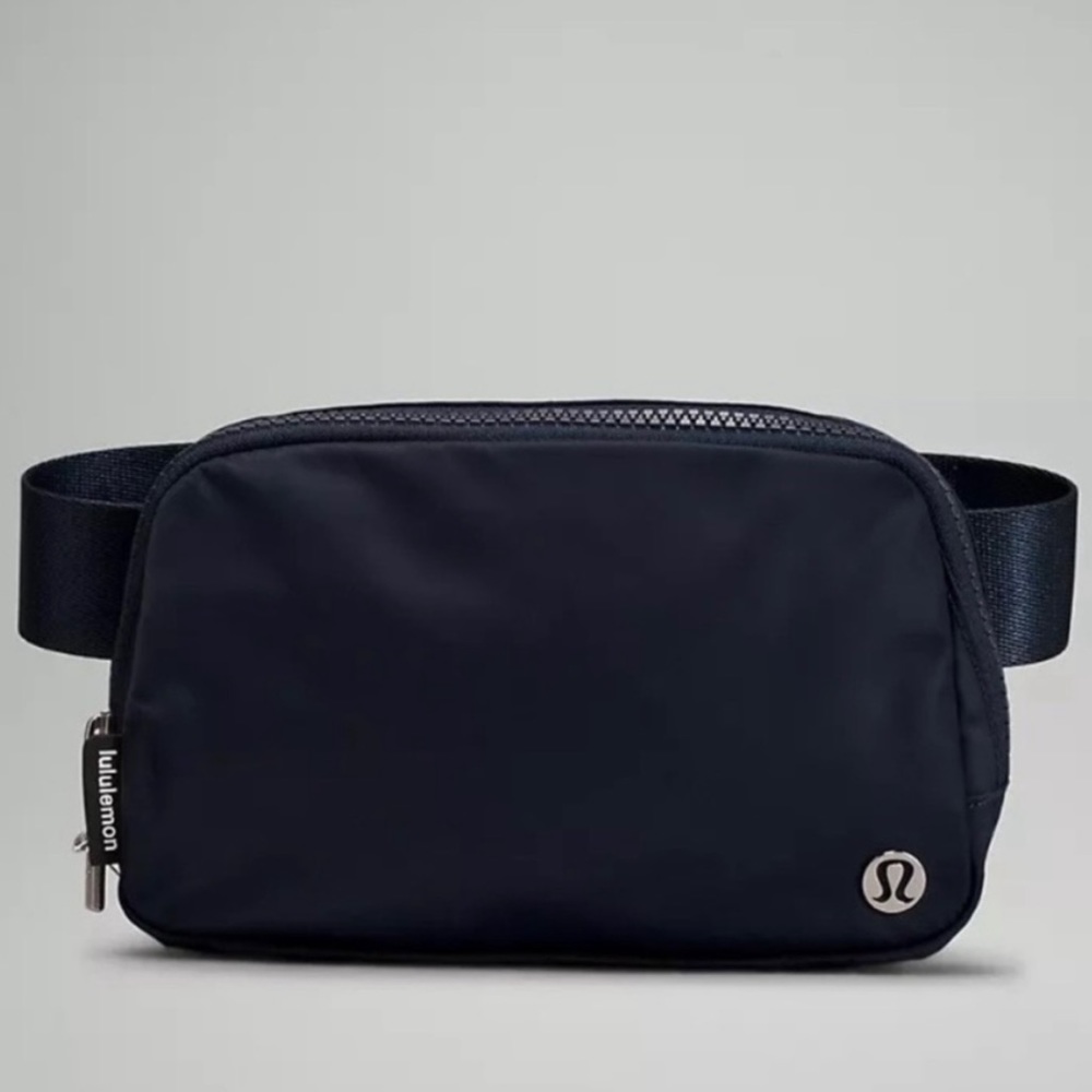 NWT True Navy Everywhere Belt Bag!
